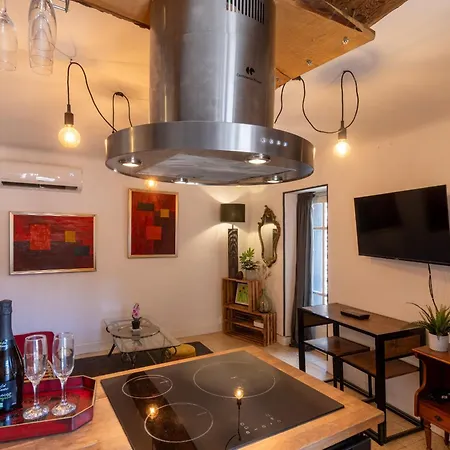 Duplex Terrasse Jacuzzi Privatif & Vue Cevennes 아파트 *
